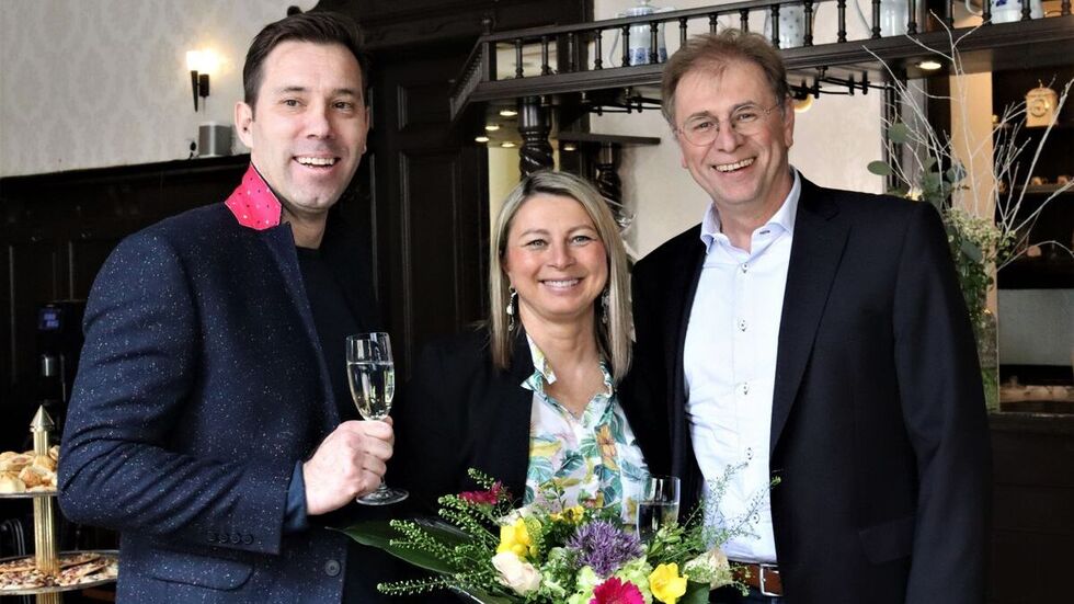Das neue Pächterpaar Markus Gnadt und Ehefrau Agnieszka mit Crimmitschaus Oberbürgermeister André Raphael (v.l.n.r.).