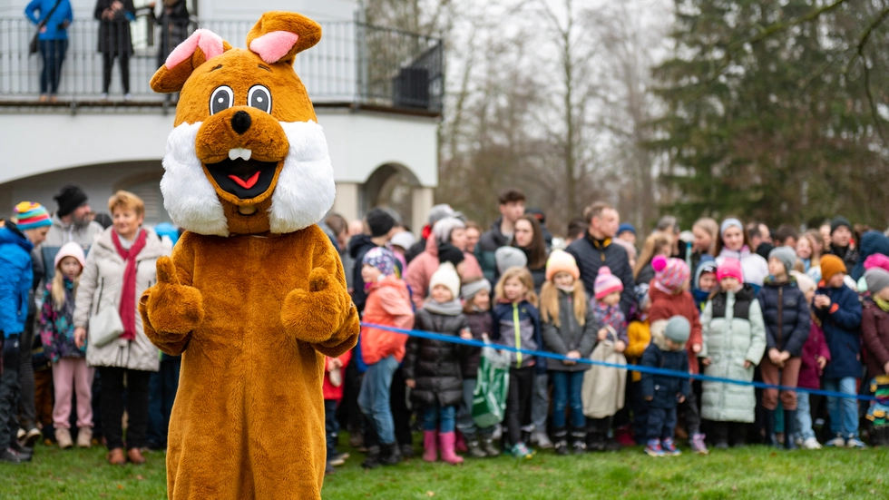 Die Ostereiersuche lockt jedes Jahr mehr als 3.000 Menschen in den Schlosspark. Die Ostereiersuche lockt jedes Jahr mehr als 3.000 Menschen in den Schlosspark.