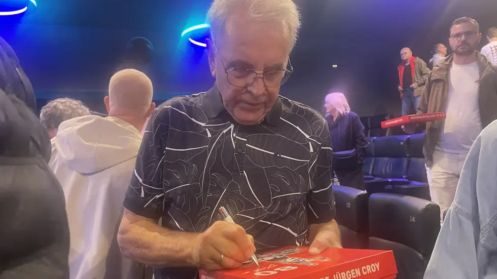 Nach der Veranstaltung nahm sich Jürgen Croy Zeit für die Fans. Nach der Veranstaltung nahm sich Jürgen Croy Zeit für die Fans.