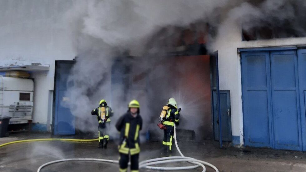 Fünf Feuerwehren waren im Einsatz, um der Flammen Herr zu werden.